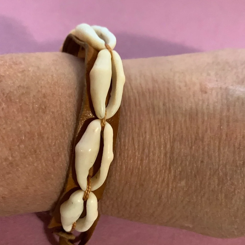 Shell bracelet* - Picture 1 of 6